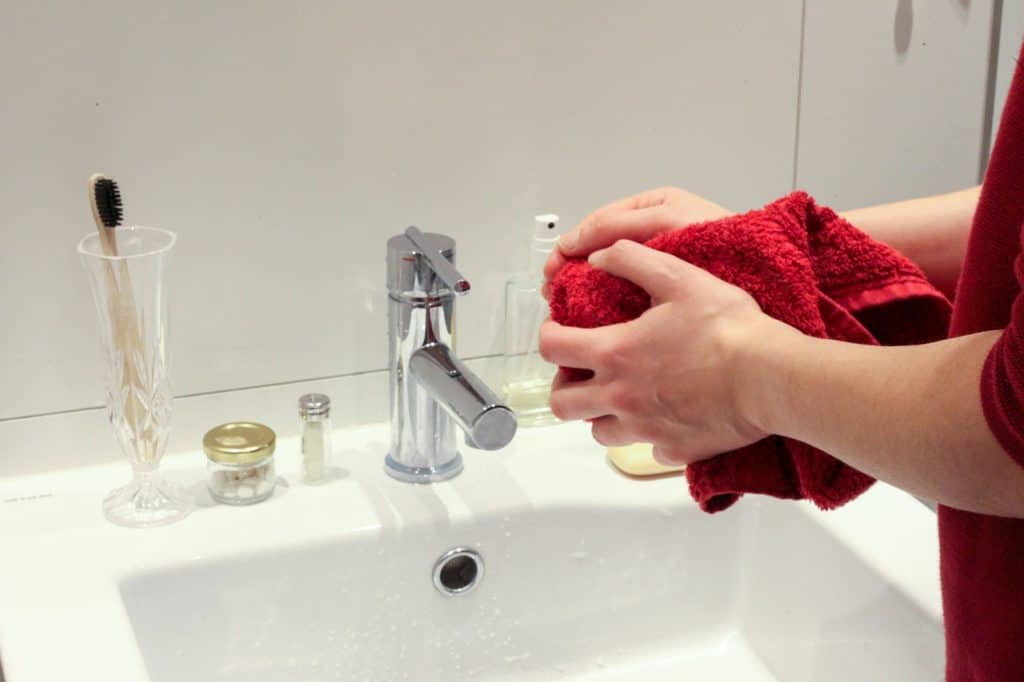 droge handen van het wassen